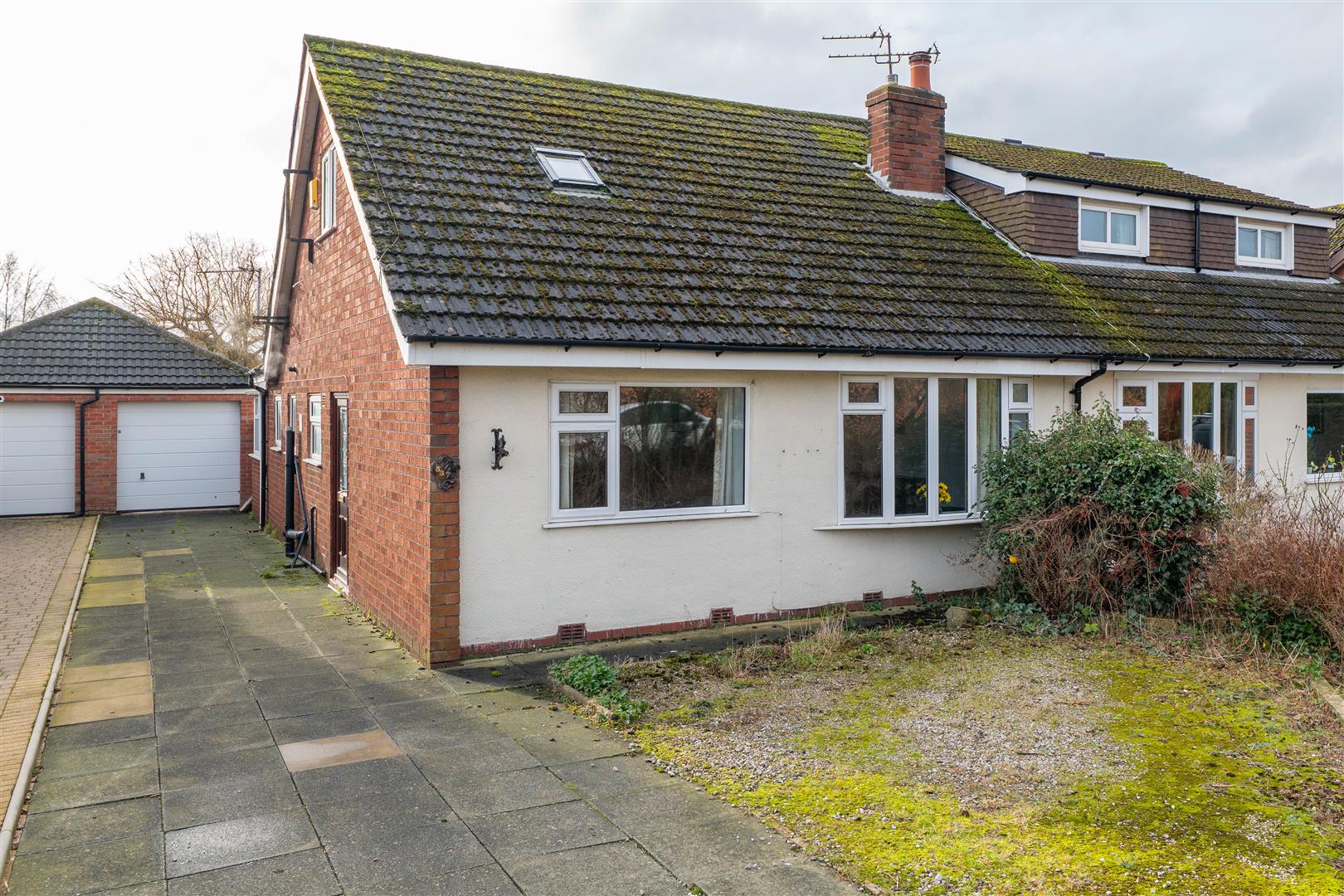 2 bed property in Hall Carr Lane, Preston